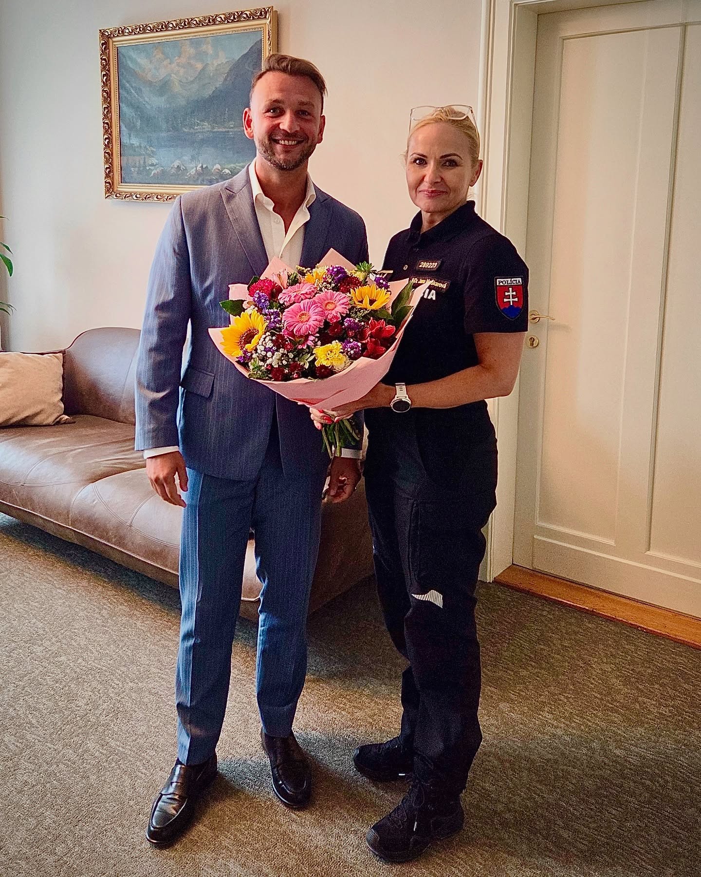 Matúš Šutaj Eštok s policajnou prezidentkou Janou Maškarovou